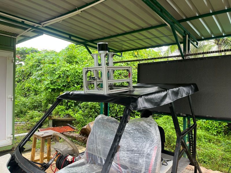 The roof sensor mast.